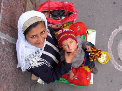 Nunta țigănească cu o fetiță de 12 ani a adus-o pe tânăr în societate