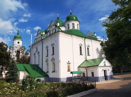 Florovsky kolostor, hova menjen, mit látni, ahol pihenni Kijevben
