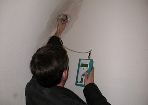 Cum să se ocupe de mucegai pe pereții unui motiv de apartament, mijloace și metode de curățare a mucegaiului negru