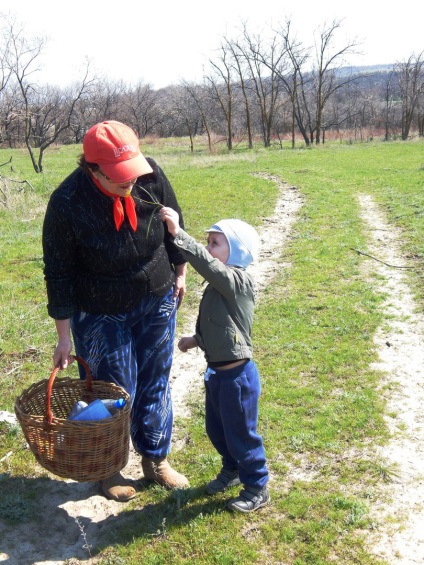 Hogyan kell tanítani a gyermeket, hogy törődnek a család és a természet szeretete