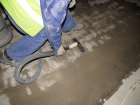 Ce compoziție de amorsare să alegeți pentru acoperirea podelei din beton