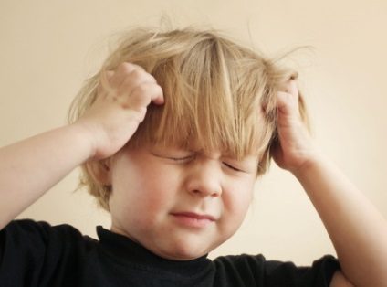 Cum să înțelegeți că un copil are o durere de cap
