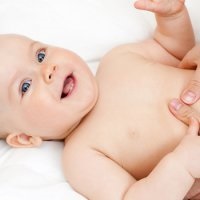 Cum să masați corect burta unui bebeluș