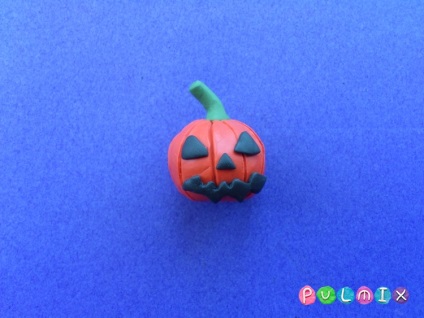 Cum se formează în etape un dovleac pentru Halloween de la plastilină