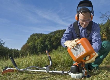 Cum de a alege o motokosa cum să alegi un trimmer care este mai bun - o pompă electrică sau o benzină