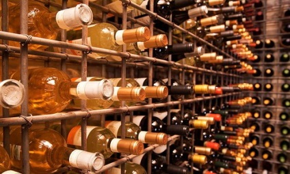 Hogyan kell tárolni a bort otthon szabályok, követelmények és határidők (videó)