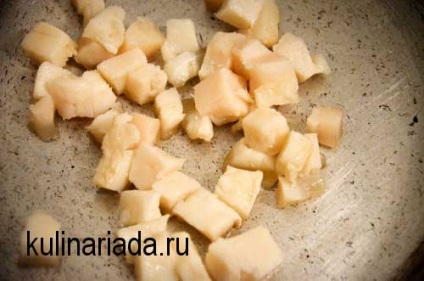 Băuturi de cartofi în cuptorul unei bucătării