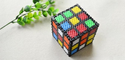 Rubik-kocka gyöngyök Perler műhely és szövés rendszer
