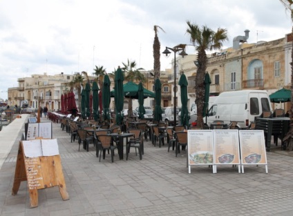 Maltezul Marsachlokk nu este un oraș, ci un mare restaurant de pește