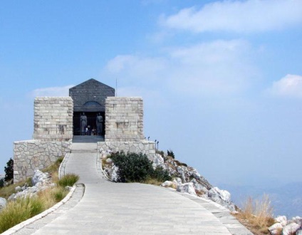 Mausoleul din Nesha (Muntenegru) fotografie și recenzii ale turiștilor