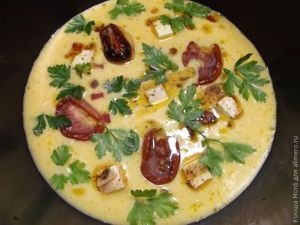 Omelet cu roșii uscate și brânză într-o multivarcă