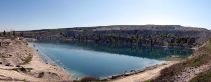 Lacul - marmura - o cariera inundata intr-o stanca - o calatorie peste Crimeea