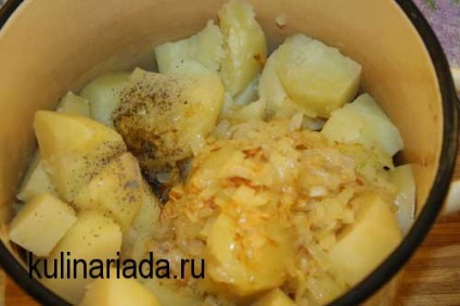 Paturi cu cartofi în cuptorul bucătăriei