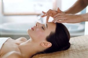 Caracteristici de masaj faciale plastice, tehnici și modele de exerciții fizice