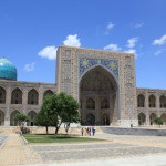 Registan inima pătrată a vieții culturale din Samarkand, estul dulce