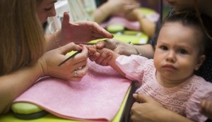 Miért bontják le a köröm a kéz és a láb a bázis és