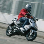 De ce scuterul lucrează intermitent, un motocyclist