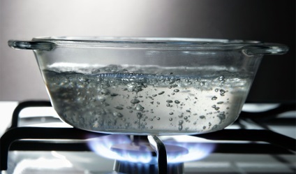 De ce apa este turnată pe o placă fierbinte sizzles - totul despre apă