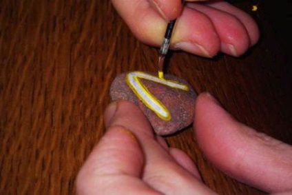 Artizanat din pietre de mâini proprii (fotografie)