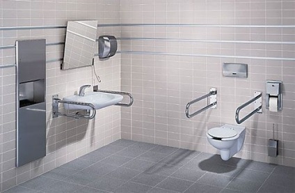 Parapete pentru persoanele cu handicap în instalația de baie și toaletă de unul singur