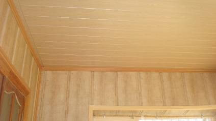 PVC mennyezeti felfüggesztett kétszintű telepítés a kezüket a fürdőszobában, és az erkélyen,