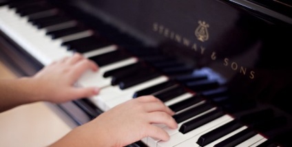 Aterizare corectă la pian, muzică cu mama