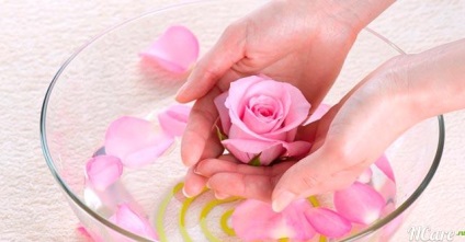 Rose víz arc használatra, főzés szerszámok, receptek maszkok és spray (víz) Rose víz arc használatra, főzés szerszámok, receptek maszkok és spray-