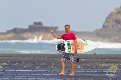 Instrucțiuni de surfing pentru cuceritorii valurilor