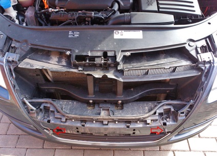 Înlăturarea grilajului radiatorului și a ornamentelor din față. Volkswagen passat b6 2005