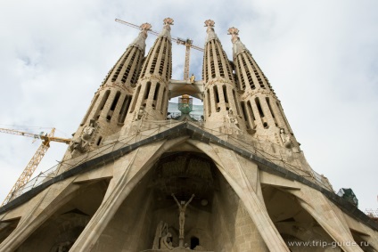 Catedrala Sagrada Familia - cum ajungeți acolo, modul de lucru și costul biletelor