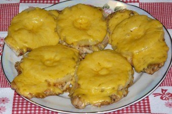 Pui suculent cu carne de ananas dulce