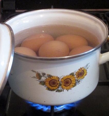 Supă de alune cu ouă