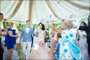 Nunta într-un cort, ținând în Perm, viața norocoasă a agenției de nuntă