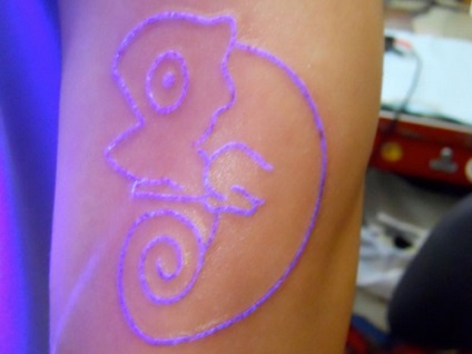 Glow in tatuajele intunecate - tatuajele sunt aprinse