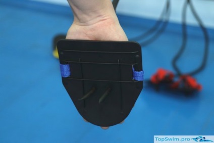 Formarea înotător pe teren cu un simulator 