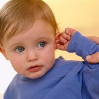 Toaletă și ureche la copil