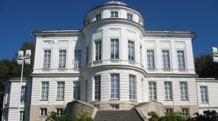 Bobrinsky Manor - rute, coordonate, fotografie