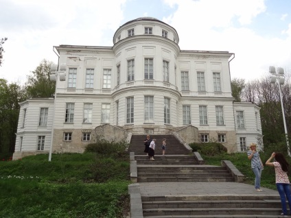 Bobrinsky Manor - rute, coordonate, fotografie