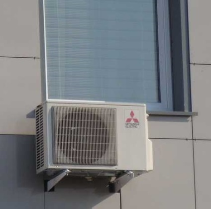 Instalarea de aparate de aer condiționat pe fațada casei, pe fațada ventilată a casei, prețuri scăzute, de înaltă calitate