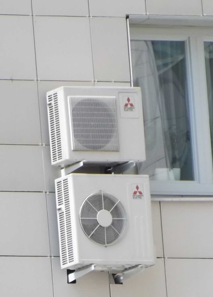 Instalarea de aparate de aer condiționat pe fațada casei, pe fațada ventilată a casei, prețuri scăzute, de înaltă calitate