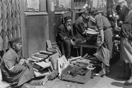 Ororile ghetoului din Varșovia în fotografiile interzise ale lui Willy Georg, Umkra