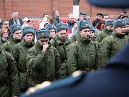 A hadseregben, ahol a szülőháza - a politika, a hadsereg