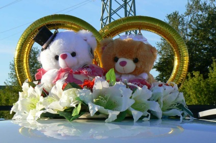 Típusú dekoratív gyűrű dekoráció esküvői konvoj felé haladva a lakodalmas menet - minden svadbalist