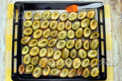 Aszalt szilva a sütőben a téli recept fényképpel (fokhagyma) Aszalt szilva a sütőben a téli recept egy fotó