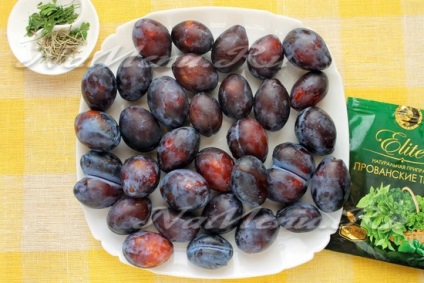 Aszalt szilva a sütőben a téli recept fényképpel (sütő) Aszalt szilva a sütőben a téli recept egy fotó