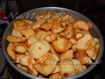 Suc de mere și piure de cartofi într-un cazan dublu