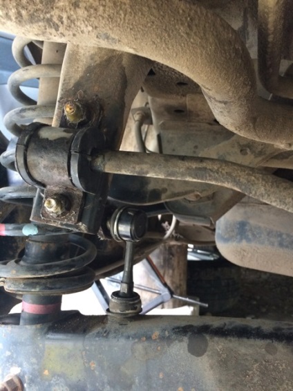 A hátsó rugóstagok és a stabilizátor perselyek az autó Mitsubishi Lancer 9 (lift) A hátsó rugóstagok és a stabilizátor perselyek az autó Mitsubishi Lancer 9