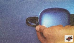 Înlocuirea încuietorii ușii față pe o mașină Ford Focus 2