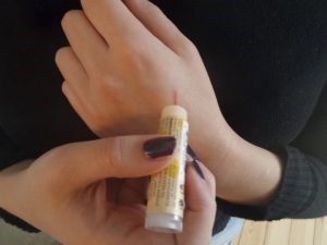 12 moduri de a utiliza balsam de buze, despre care niciodată nu v-ați gândit