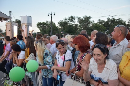 Babkina a întârziat pentru concertul din Omsk, dar ea a aprins cu toată puterea ei - în Rusia